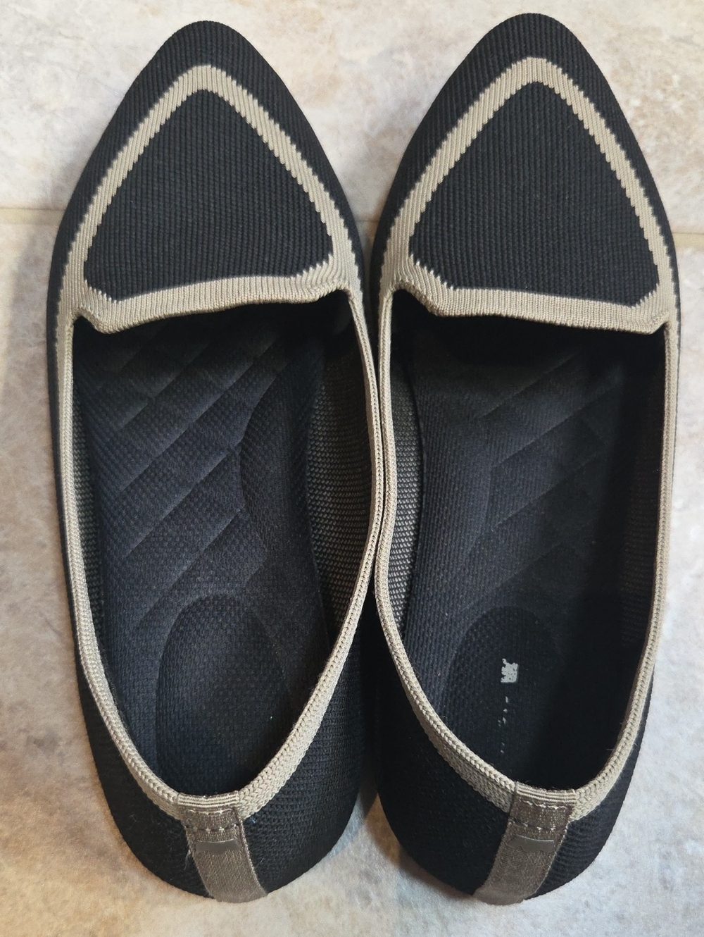 Birdies Womens Black Pointed Knit Flats with Beige Trim Size 9